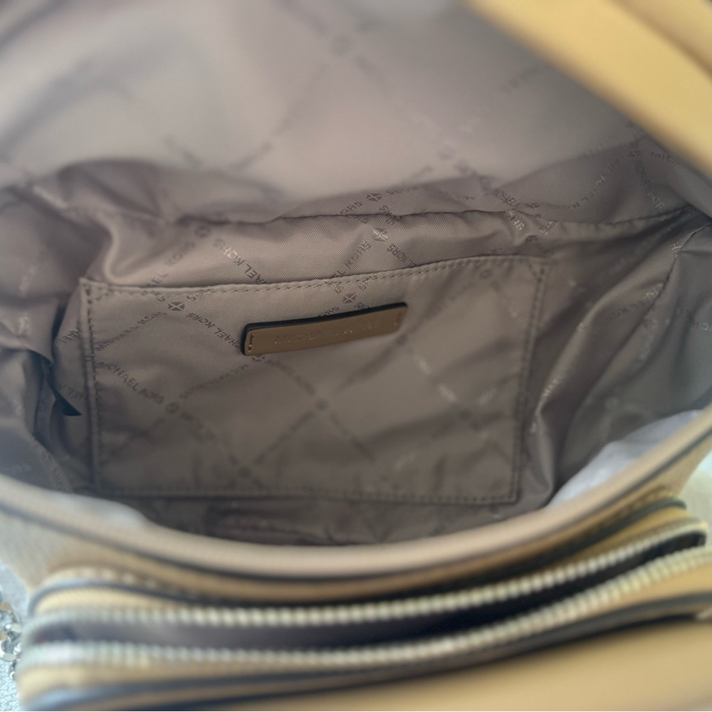 Michael Kors Tan Crossbody BUM Bag - Picture 3 of 5